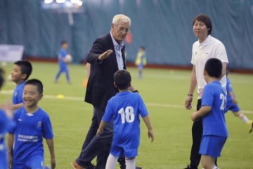 低调开奥迪Q7出行9年前曾许下人生目标今接任里皮成国足新主帅