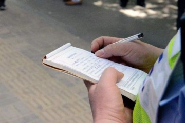 法拉利没违停没违规却无故吃罚单路人这是深圳啊