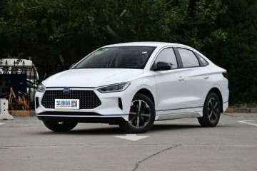 这车不耗油10万左右超高的性价比低配足够了