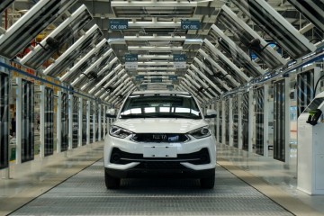 月底前上牌还能多省钱哪吒N01推出保价方针