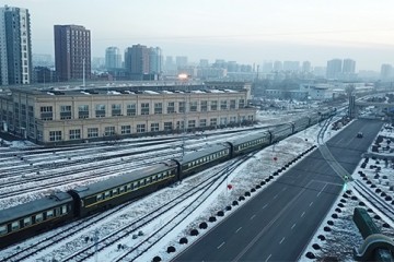 缓解南边春运压力东北今年首趟铁路支南临客起程