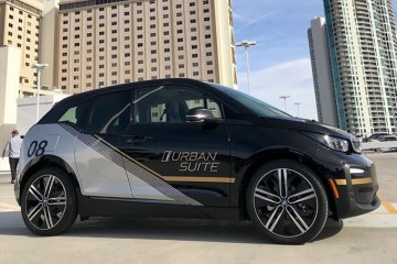 宝马电动小车实拍配女王座驾女生看了就一个字哇