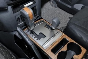 比普拉多廉价14万起步配V6引擎全时四驱进藏越野都不怕无法被沉没