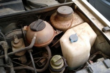 车上自带防冻液能用多久老司机超越这数铁打的防冻液也失效