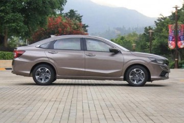 除卡罗拉以外日系还有一省油王尺度大过轩逸不到10万