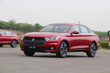 新宝骏HUAWEIHiCar量产车/E300今发布