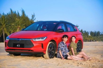 左手家庭右手热情看比亚迪e2怎么抓获超级奶爸的心