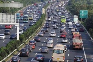 1.2米夫妻回家春节开改装宝骏730网友太风险了吧