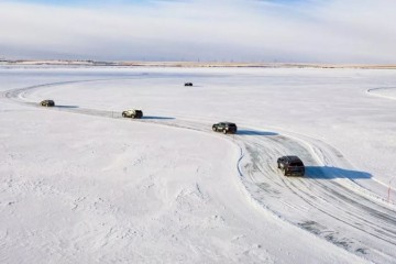 冰雪路面四驱和雪地胎哪个重要-27℃试驾告知你答案