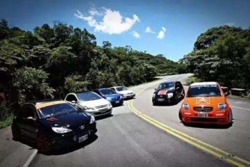 买轿车的人有着对旅程的惊骇