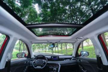 仅售4.9万新车标比路虎还帅舒适还有面遮风挡雨的好帮手