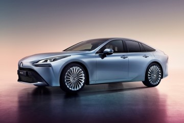 续航添加/轿跑造型丰田全新Mirai官图发布