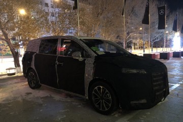 律动规划+蓝芯动力荣威首款MPV谍照首曝