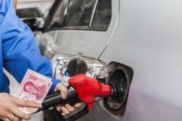 加油的时分不是加满便是加200修车工想换车就直说