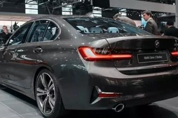 宝马高颜值轿车标配2.0t加8at要害比奥迪a4l英俊