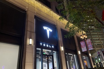 门店挤爆!特斯拉销售员直言Model3不可能再降价