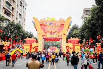 择一途迎新福上汽群众SUV带你行花街迎福分