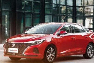 外有超高颜值内有双屏加持长闲适动PLUS预价格7.29万起