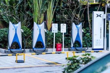 扩张充电网小鹏轿车发动超充合伙人鼓励方针