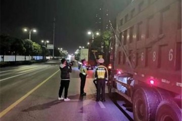 展开交通安全专项整治泰州交警发动飓风举动