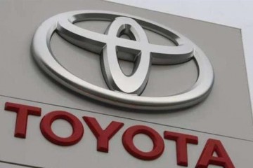 有着断柱帕萨特做布景日系车翻身了