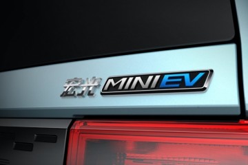 五菱新能源小盒子定名宏光MINIEV