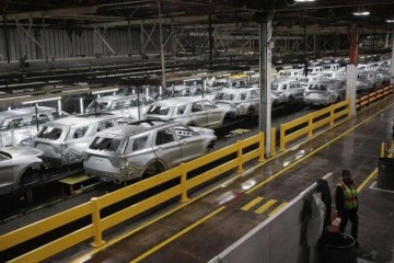 疫情下全球车企困难时间张望的德系忙着转产的美系