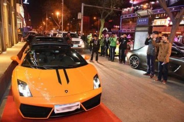 众泰SR9改装保时捷一周15个美人受骗交警假豪车须知