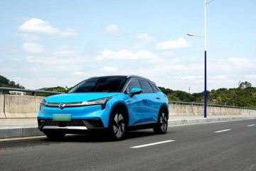 30万国产纯电超跑SUV和百万级特斯拉ModelX距离在哪试往后懂了