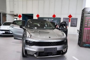 全新领克05到店实拍预售18万元起配全景天窗加电动尾门