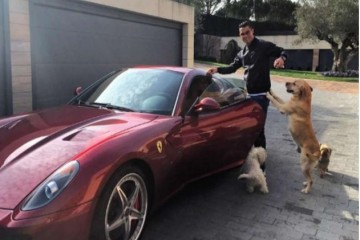 7亿年薪的足坛超巨布加迪专为他定制特别版车身刻他的台甫