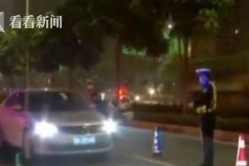 奥迪追尾日产车主支付宝现场转账你这车我买了!