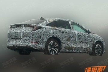 定位高性能电动车ARCFOX首款轿车谍照揭秘